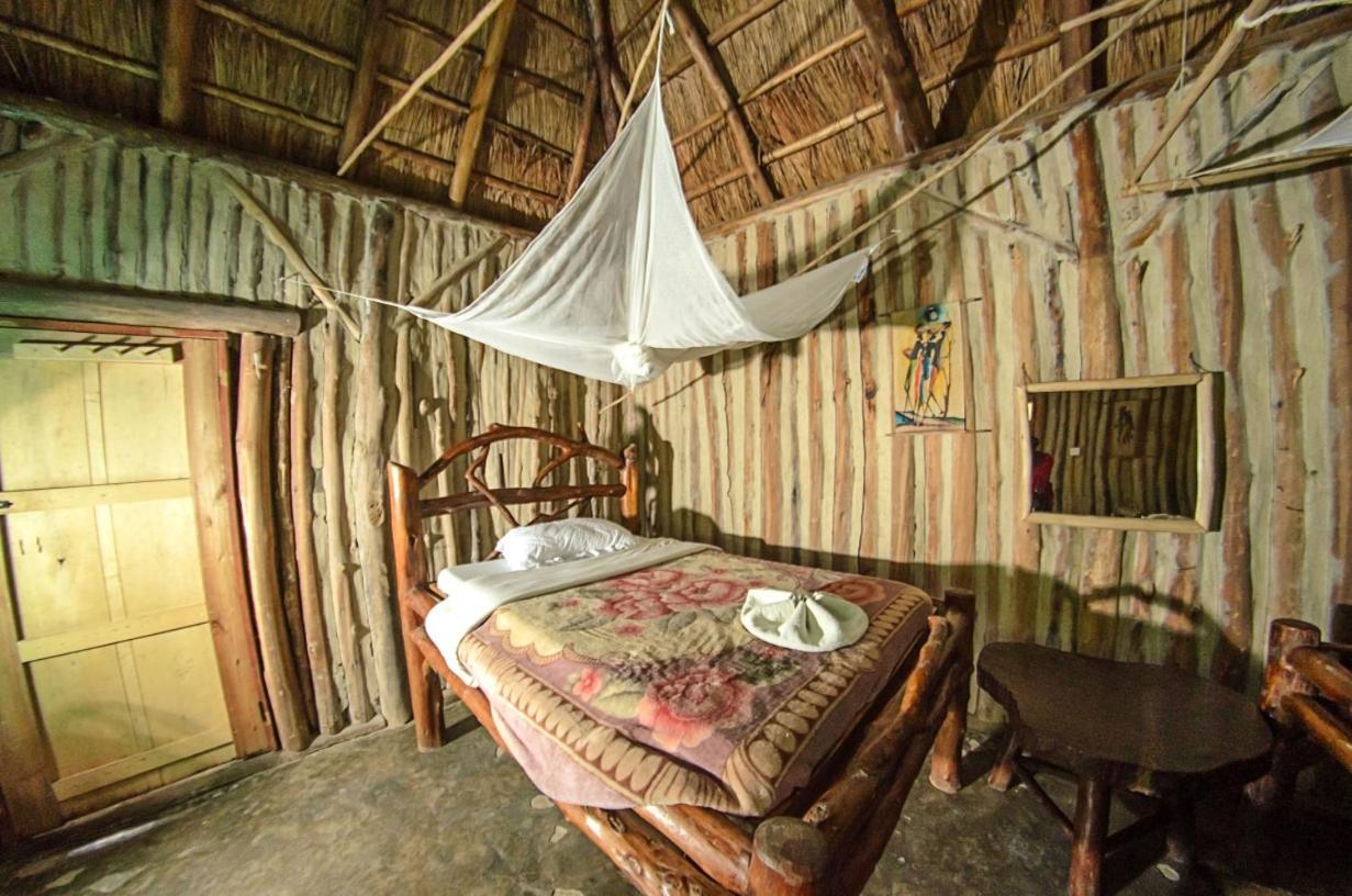 Dave The Cave Eco Lodge And Cultural Campsite Rubirizi Exterior photo