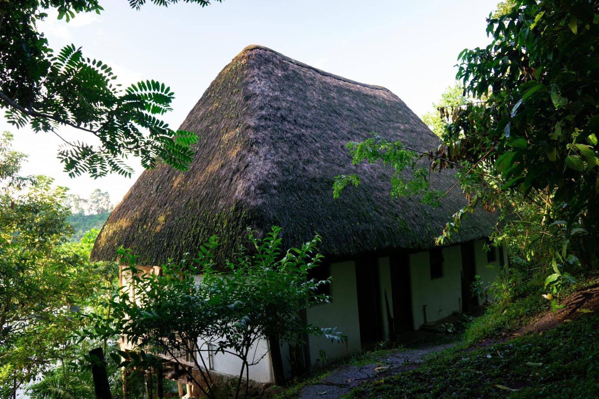 Dave The Cave Eco Lodge And Cultural Campsite Rubirizi Exterior photo