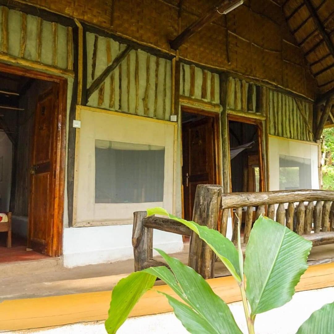 Dave The Cave Eco Lodge And Cultural Campsite Rubirizi Exterior photo