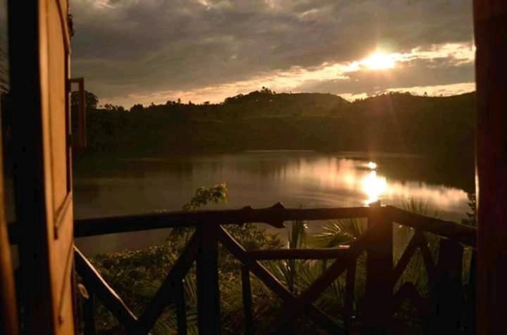 Dave The Cave Eco Lodge And Cultural Campsite Rubirizi Exterior photo