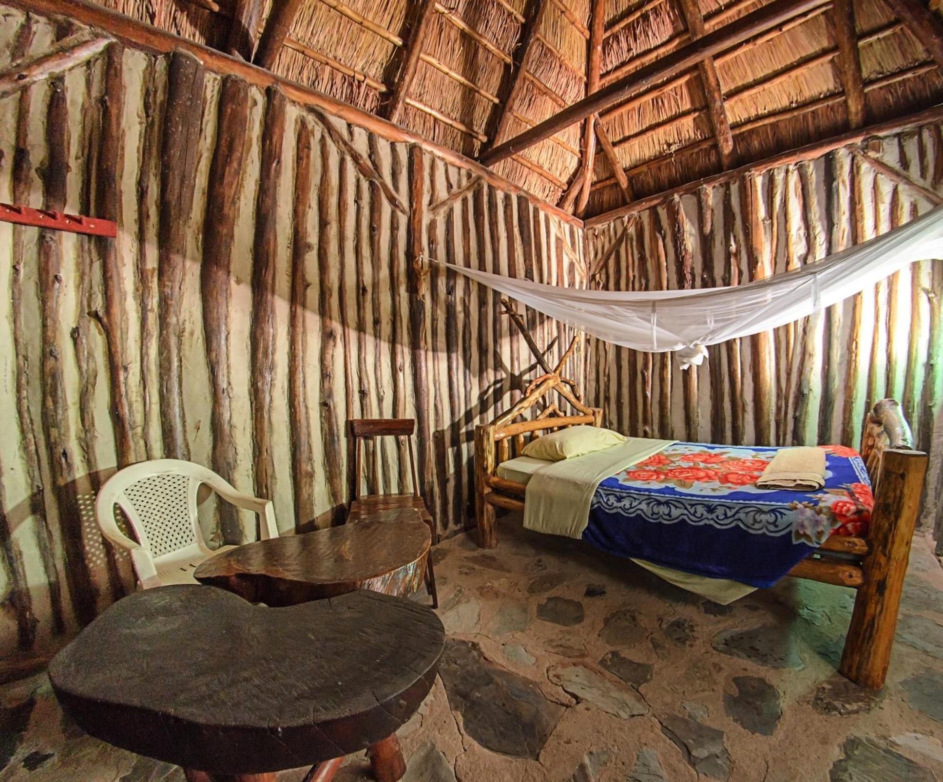 Dave The Cave Eco Lodge And Cultural Campsite Rubirizi Exterior photo
